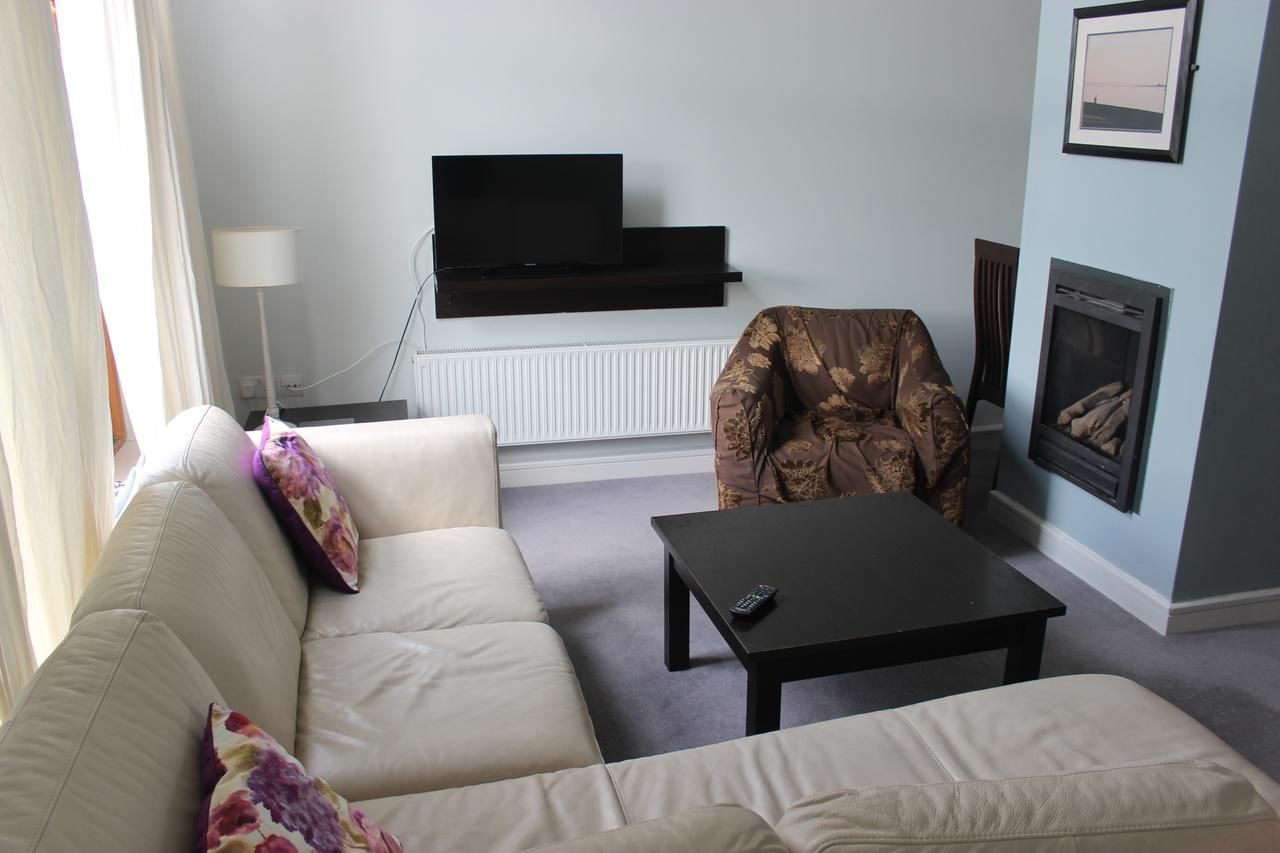Отель Burren Atlantic Hotel & Holiday Village Балливон