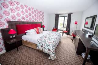 Отель Burren Atlantic Hotel & Holiday Village Балливон Улучшенный номер с кроватью размера «king-size»-2